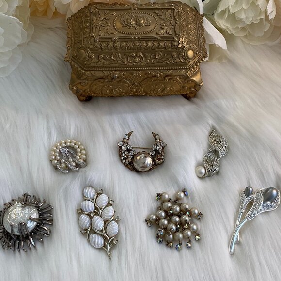 LOT/COLLECTION RHINESTONE/FAUX PEARL BROOCHES (CORO, MARVELLA, ROBERT, GOLDETTE) - Picture 2 of 16